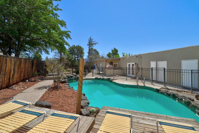 911 Palmas Altas Drive SE, Rio Rancho, NM 87124
