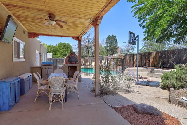 911 Palmas Altas Drive SE, Rio Rancho, NM 87124