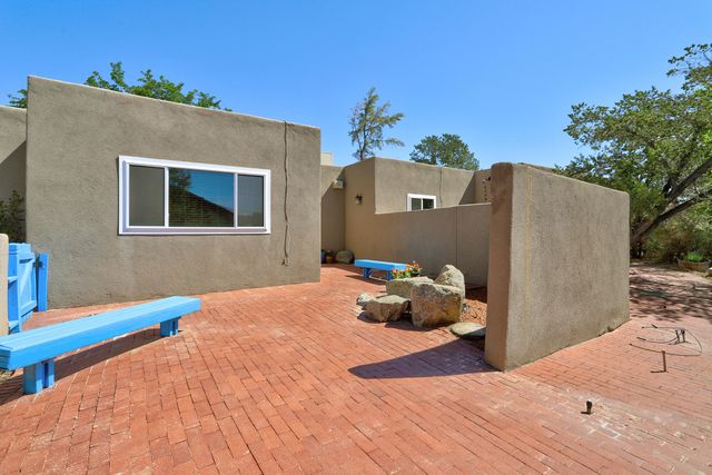 911 Palmas Altas Drive SE, Rio Rancho, NM 87124