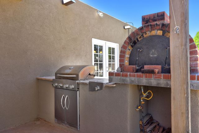 911 Palmas Altas Drive SE, Rio Rancho, NM 87124