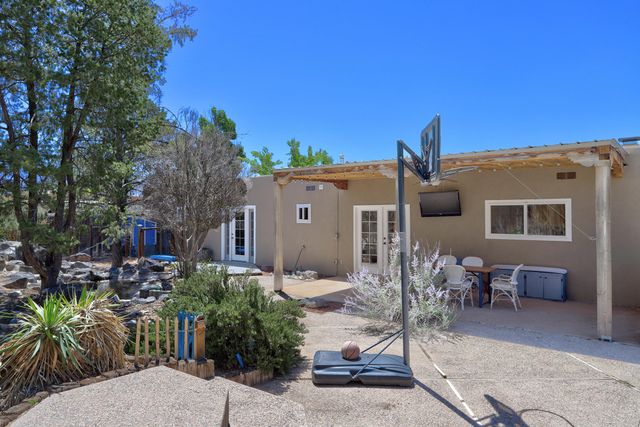 911 Palmas Altas Drive SE, Rio Rancho, NM 87124