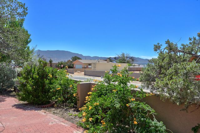 911 Palmas Altas Drive SE, Rio Rancho, NM 87124