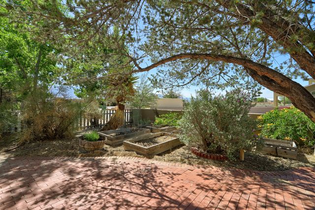 911 Palmas Altas Drive SE, Rio Rancho, NM 87124