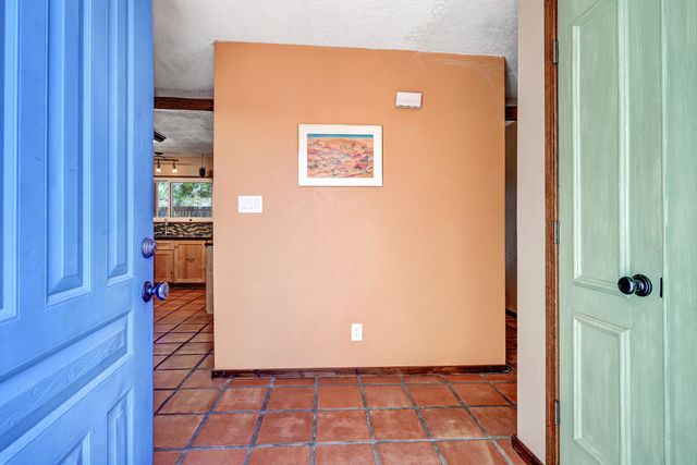 911 Palmas Altas Drive SE, Rio Rancho, NM 87124