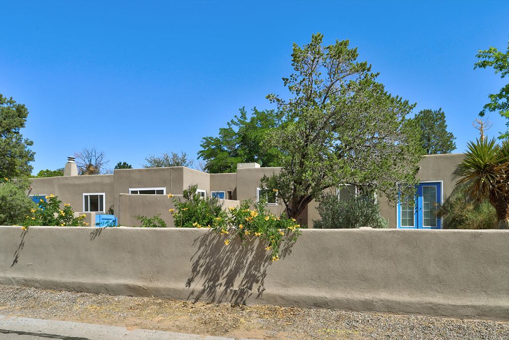 911 Palmas Altas Drive SE, Rio Rancho, NM 87124