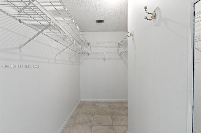 5356 Gate Lake Rd 5356, Tamarac, FL 33319