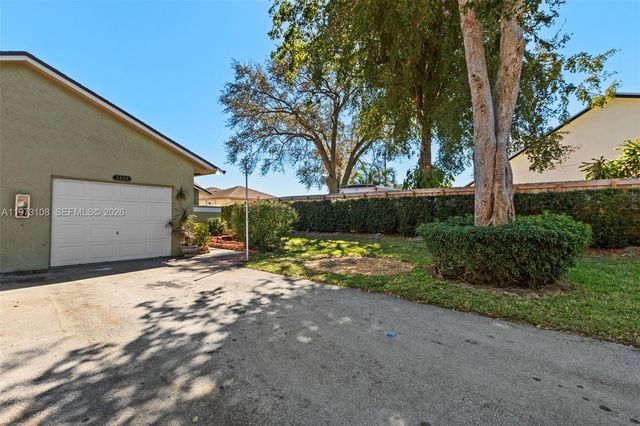 5356 Gate Lake Rd 5356, Tamarac, FL 33319