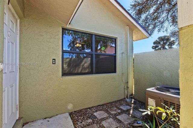 5356 Gate Lake Rd 5356, Tamarac, FL 33319