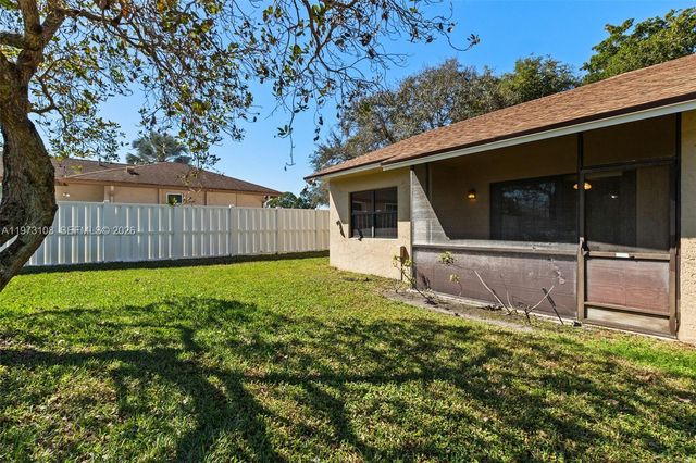 5356 Gate Lake Rd 5356, Tamarac, FL 33319