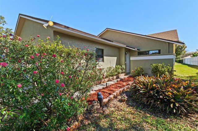 5356 Gate Lake Rd 5356, Tamarac, FL 33319