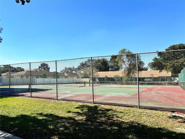 5356 Gate Lake Rd 5356, Tamarac, FL 33319