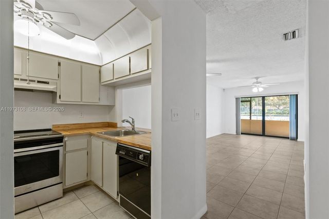 5356 Gate Lake Rd 5356, Tamarac, FL 33319