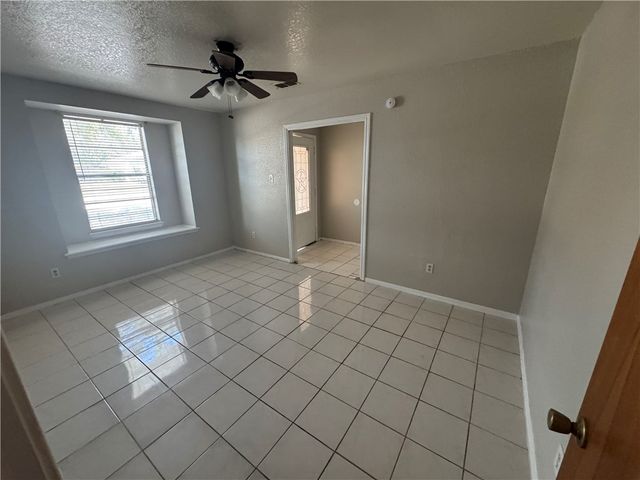 910 Saint Timothy St, Corpus Christi, TX 78418