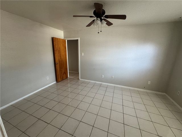 910 Saint Timothy St, Corpus Christi, TX 78418