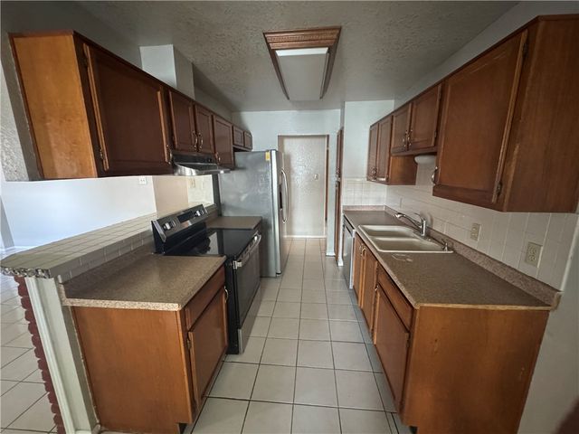 910 Saint Timothy St, Corpus Christi, TX 78418