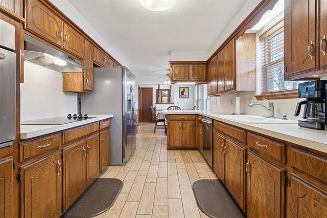 9724 N Timber Trail, Edmond, OK 73034