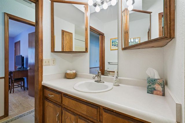 9724 N Timber Trail, Edmond, OK 73034