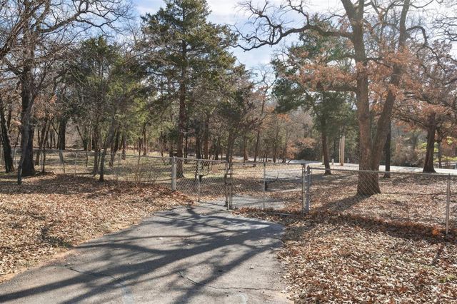 9724 N Timber Trail, Edmond, OK 73034