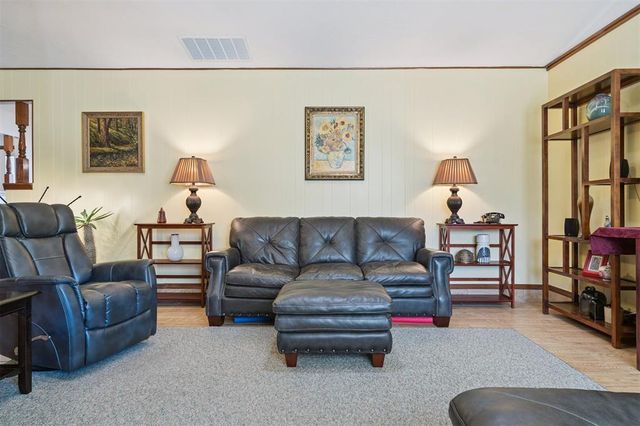 9724 N Timber Trail, Edmond, OK 73034