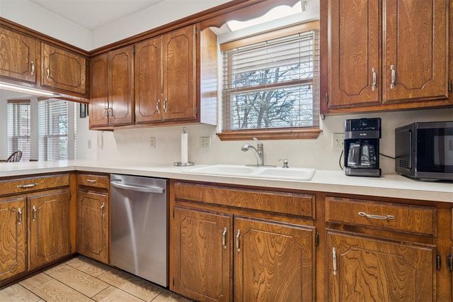 9724 N Timber Trail, Edmond, OK 73034