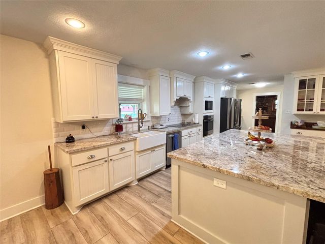 40062 Highway 105, Batson, TX 77519