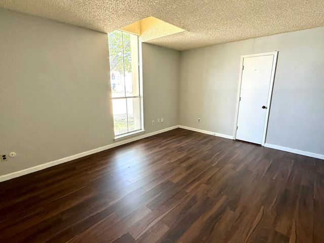 3400 Ambassador Row, Dalworthington Gardens, TX 76013