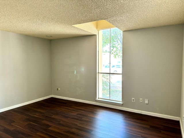 3400 Ambassador Row, Dalworthington Gardens, TX 76013