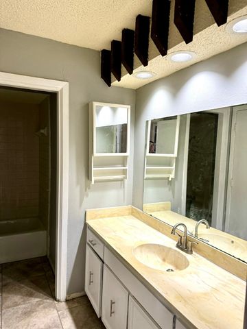 3400 Ambassador Row, Dalworthington Gardens, TX 76013