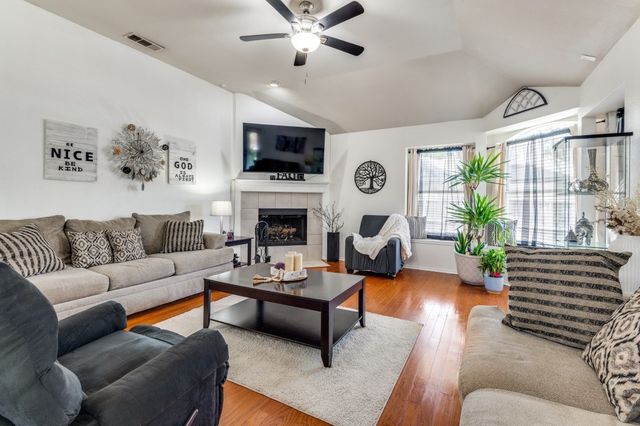 632 Crestview Court, Saginaw, TX 76179