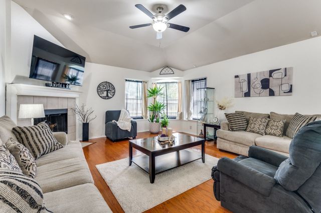 632 Crestview Court, Saginaw, TX 76179