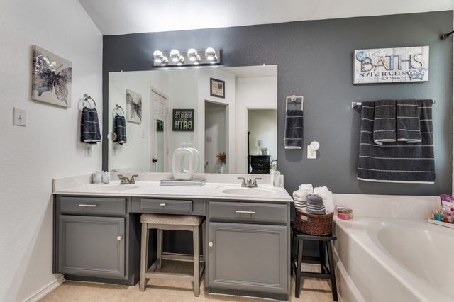 632 Crestview Court, Saginaw, TX 76179