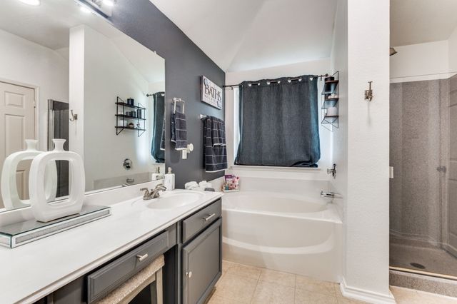 632 Crestview Court, Saginaw, TX 76179