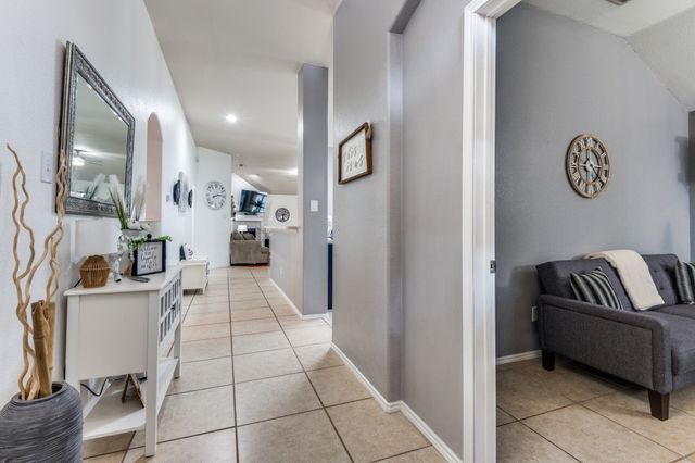 632 Crestview Court, Saginaw, TX 76179