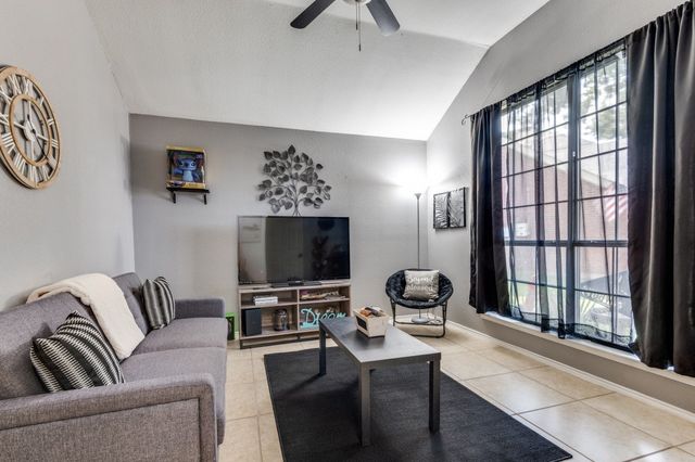 632 Crestview Court, Saginaw, TX 76179