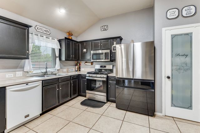 632 Crestview Court, Saginaw, TX 76179