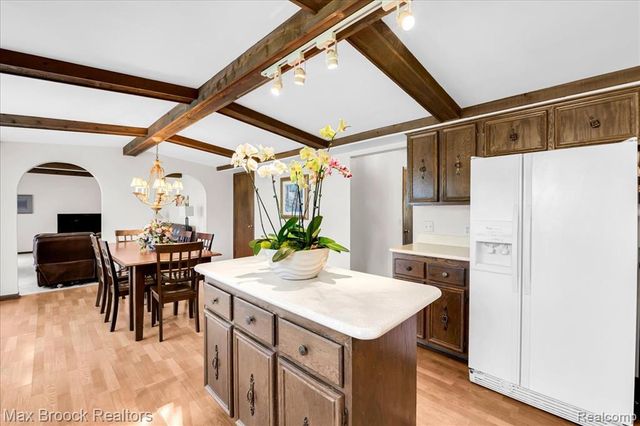 217 Stonetree Circle, Rochester Hills, MI 48309