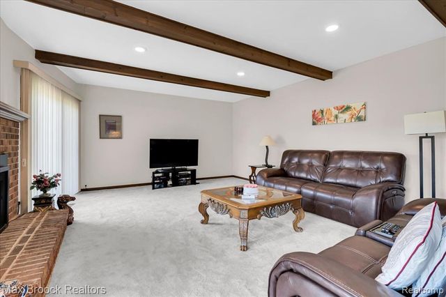 217 Stonetree Circle, Rochester Hills, MI 48309