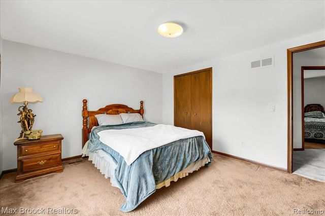 217 Stonetree Circle, Rochester Hills, MI 48309