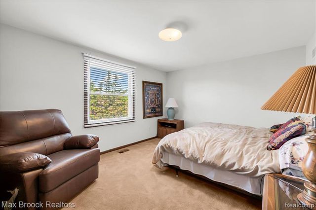217 Stonetree Circle, Rochester Hills, MI 48309