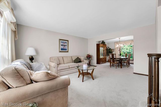 217 Stonetree Circle, Rochester Hills, MI 48309