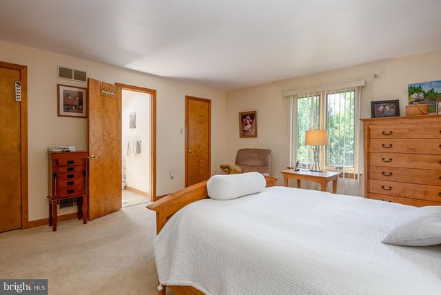 40 GIBRALTAR RD, Reading, PA 19606