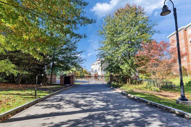 94 Riverwalk Way, Manchester, NH 03101