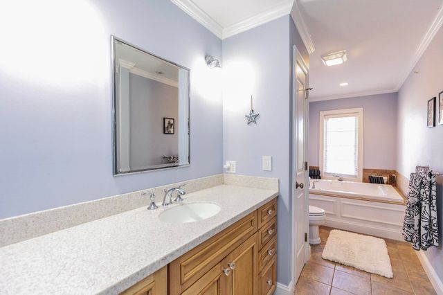 94 Riverwalk Way, Manchester, NH 03101