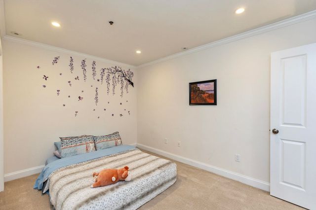 94 Riverwalk Way, Manchester, NH 03101