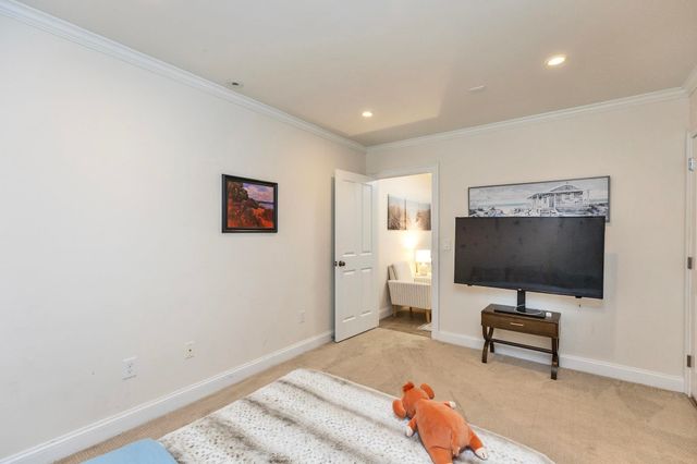 94 Riverwalk Way, Manchester, NH 03101