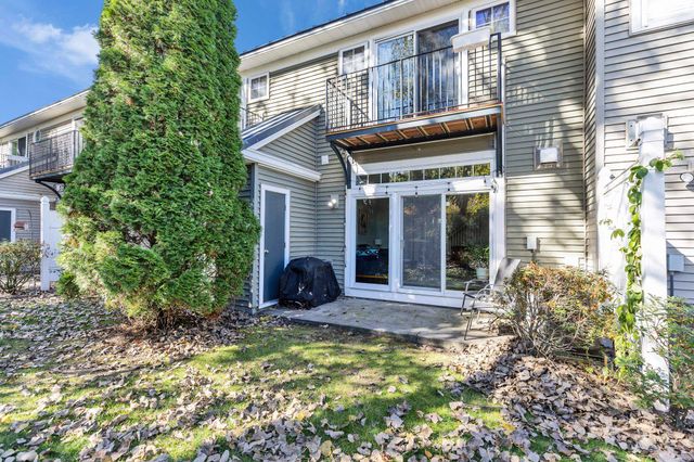 94 Riverwalk Way, Manchester, NH 03101
