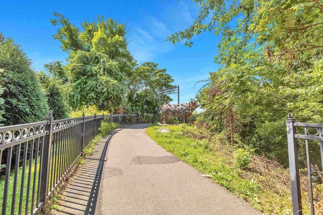 94 Riverwalk Way, Manchester, NH 03101