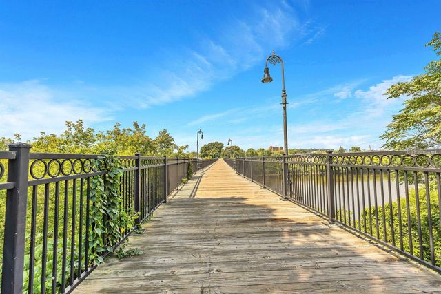 94 Riverwalk Way, Manchester, NH 03101