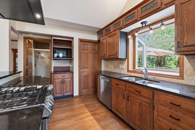 8840 River Heights Way, Inver Grove Heights, MN 55076