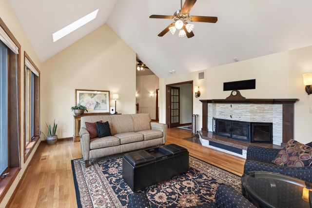 8840 River Heights Way, Inver Grove Heights, MN 55076
